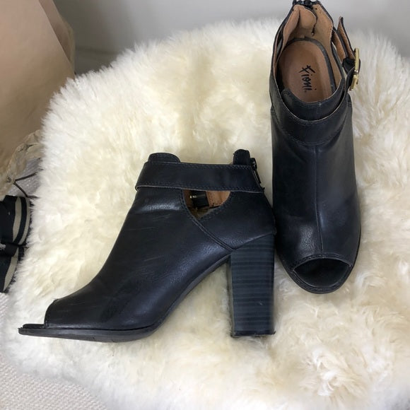 Fioni open toe leather booties