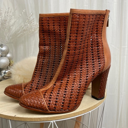 RARE SIZE!! Schutz booties “Kiula”