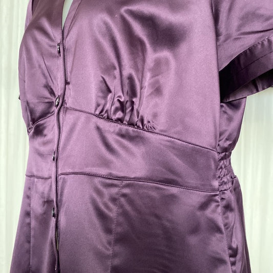 REDUCED! H&M short sleeves V-Neckline, button down blouse silky fabric Size 14