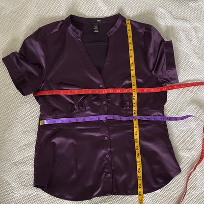 REDUCED! H&M short sleeves V-Neckline, button down blouse silky fabric Size 14