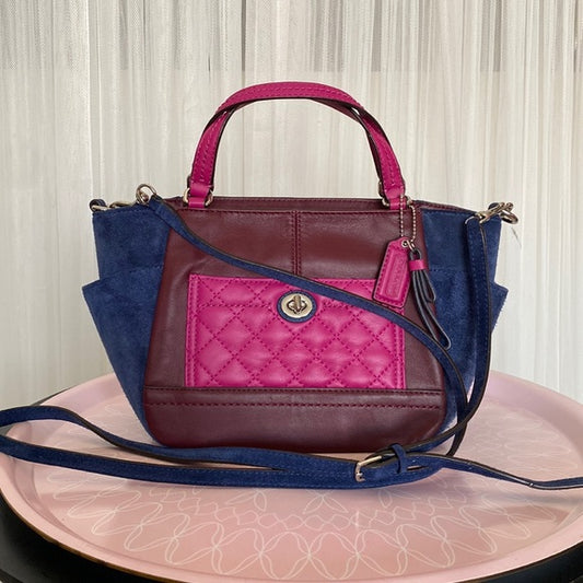 Coach Park mini leather/suede, quilted pocket! Crossbody ajustable straps bag