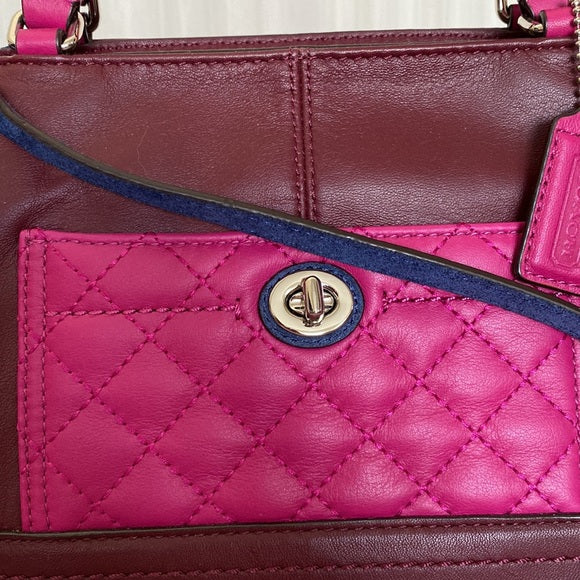 Coach Park mini leather/suede, quilted pocket! Crossbody ajustable straps bag