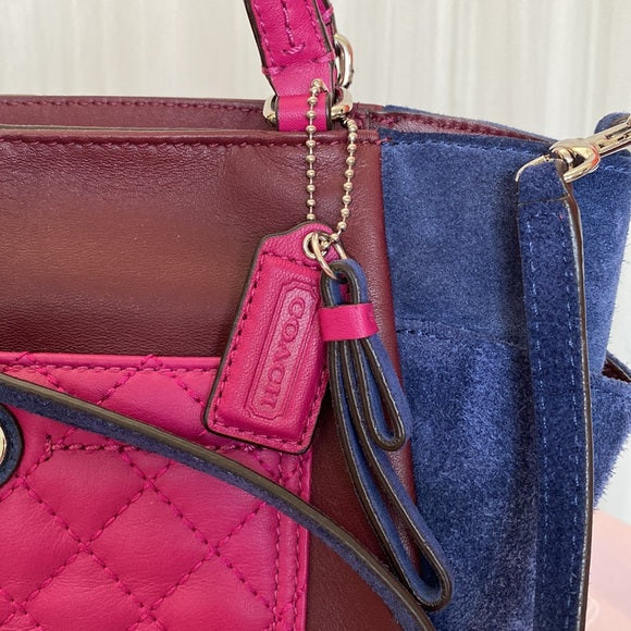 Coach Park mini leather/suede, quilted pocket! Crossbody ajustable straps bag