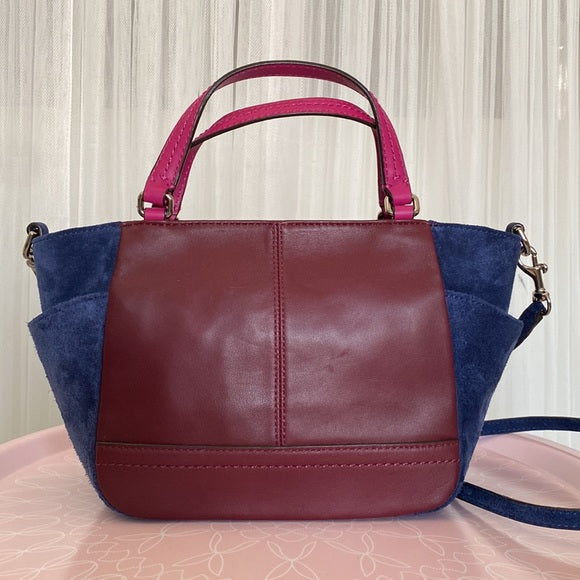 Coach Park mini leather/suede, quilted pocket! Crossbody ajustable straps bag