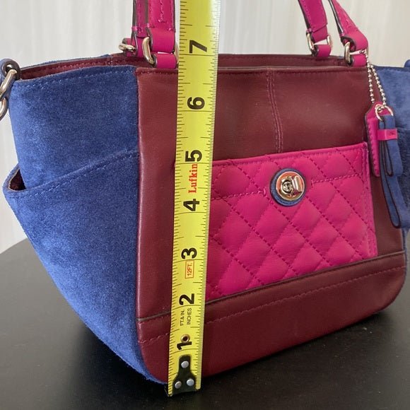 Coach Park mini leather/suede, quilted pocket! Crossbody ajustable straps bag