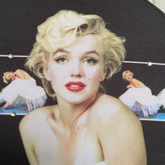 Marilyn Monroe cosmetic hard bag divided compartments inside! Pink/white
