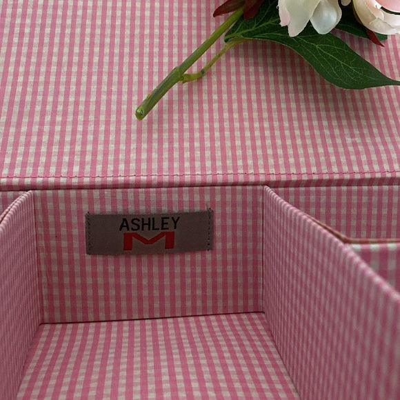 Marilyn Monroe cosmetic hard bag divided compartments inside! Pink/white