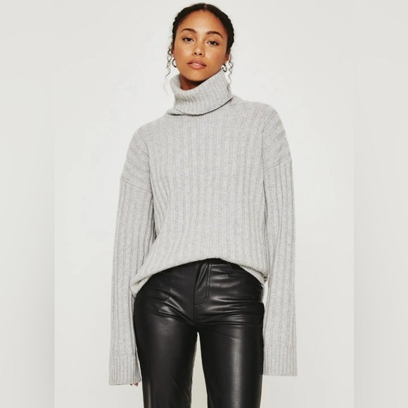 REDUCED!! AG The Dover chunky ribbed boxy turtleneck! Size S