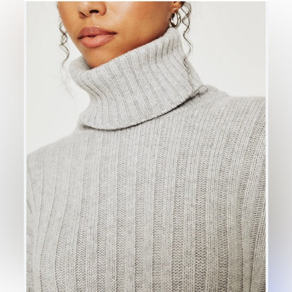 REDUCED!! AG The Dover chunky ribbed boxy turtleneck! Size S