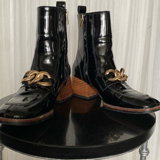 Steve Madden “Loreen” Patent synthetic black leather! Ankle boots gld chain! 8.5