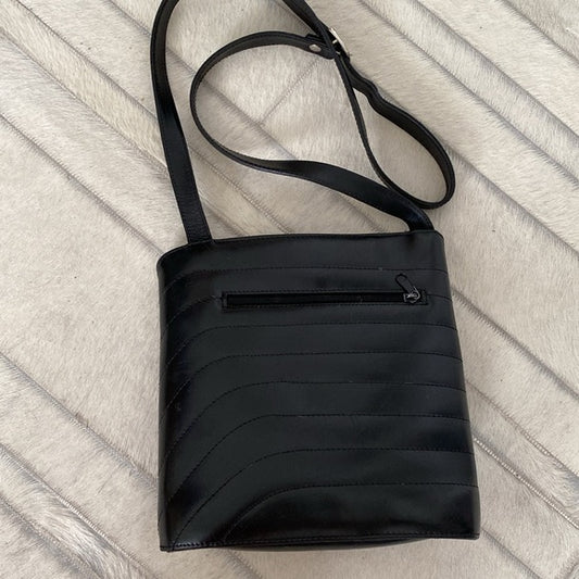 Crossbody 100% leather modern black/burgundy purse bag! Quilted stitches! Flap!
