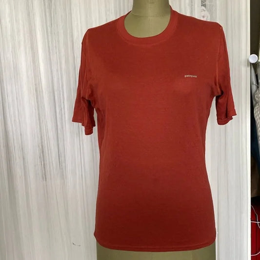 Patagonia Capilene rust short sleeves men’s, base layer 100% polyester, Size M