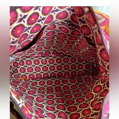 NWOT!!! Vera Bradley Lisa B Carnaby shoulder bag! 100% washable quilted!