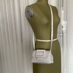 Melissa in colab Victor & Rolf off white cross body bag